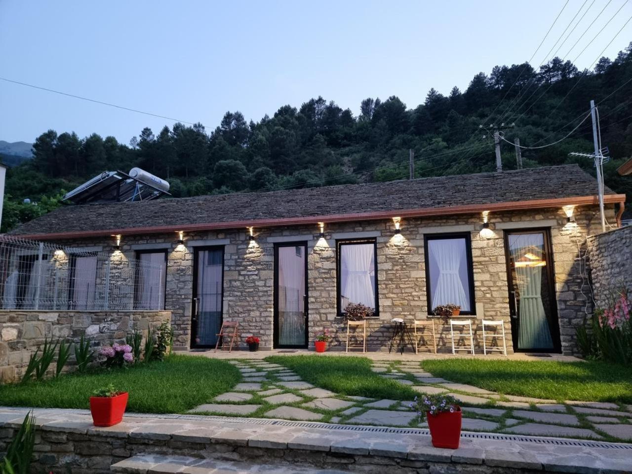 Përmet Gogo Moustache Guest House מראה חיצוני תמונה