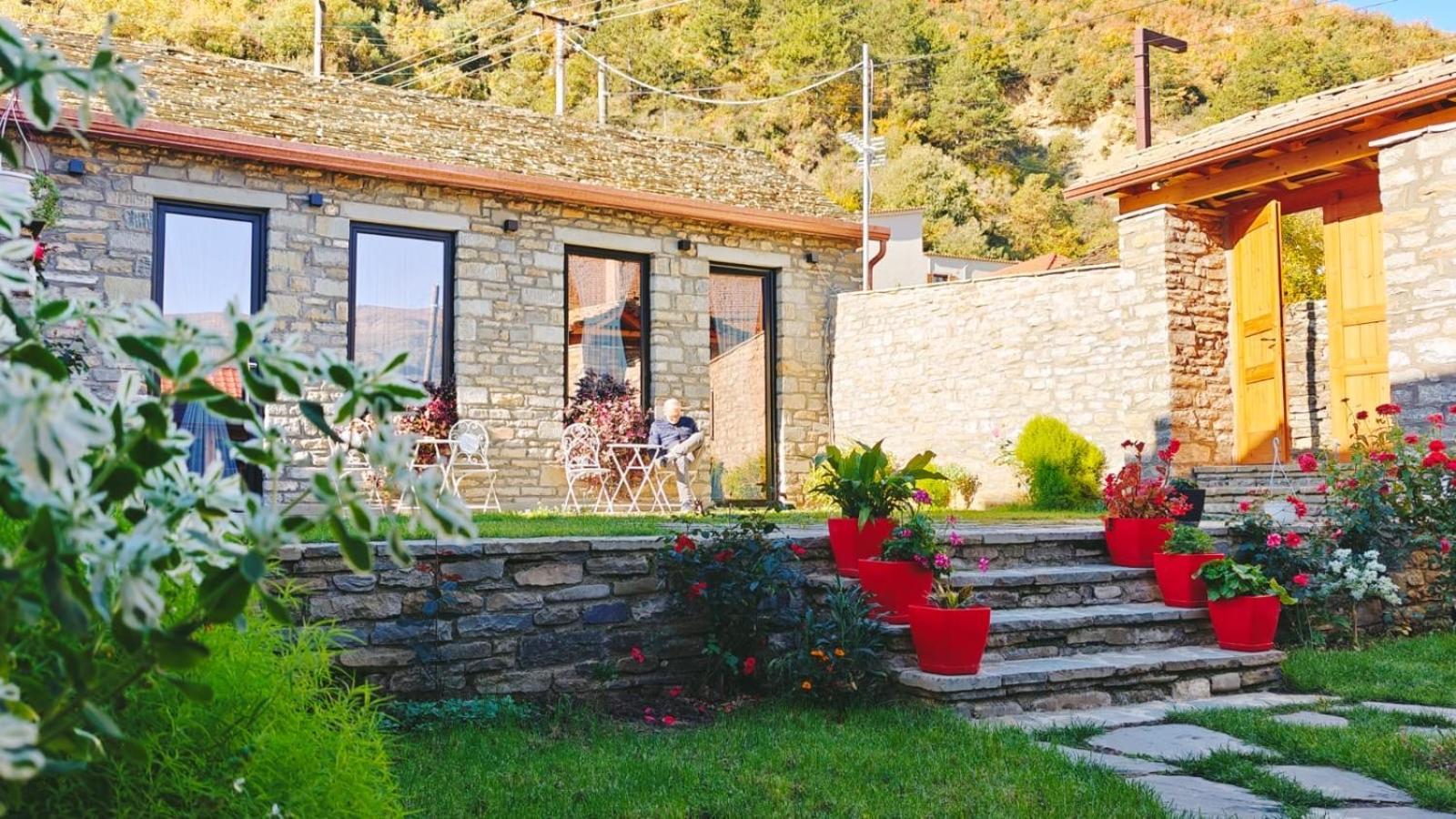 Përmet Gogo Moustache Guest House מראה חיצוני תמונה